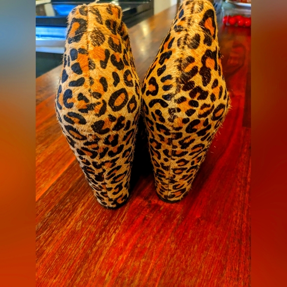 Mariko Jovanna Asymmetrical Pony Hair Wedge Booties Brand New Size 10 - Picture 5 of 8